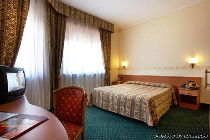 Dropiluc Hotel Druento Room photo